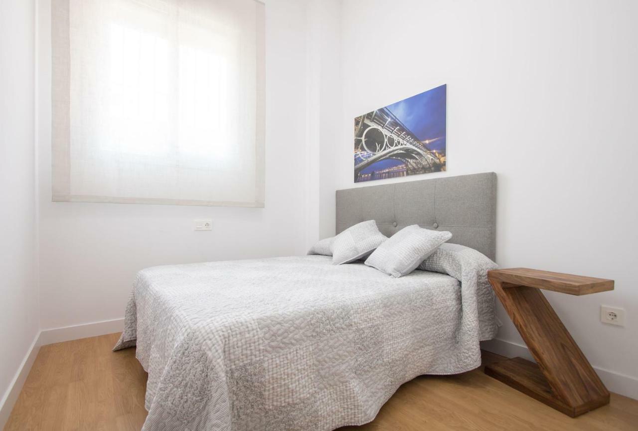 Murallas De Sevilla Apartamento Con Garaje 4 Pax Bagian luar foto