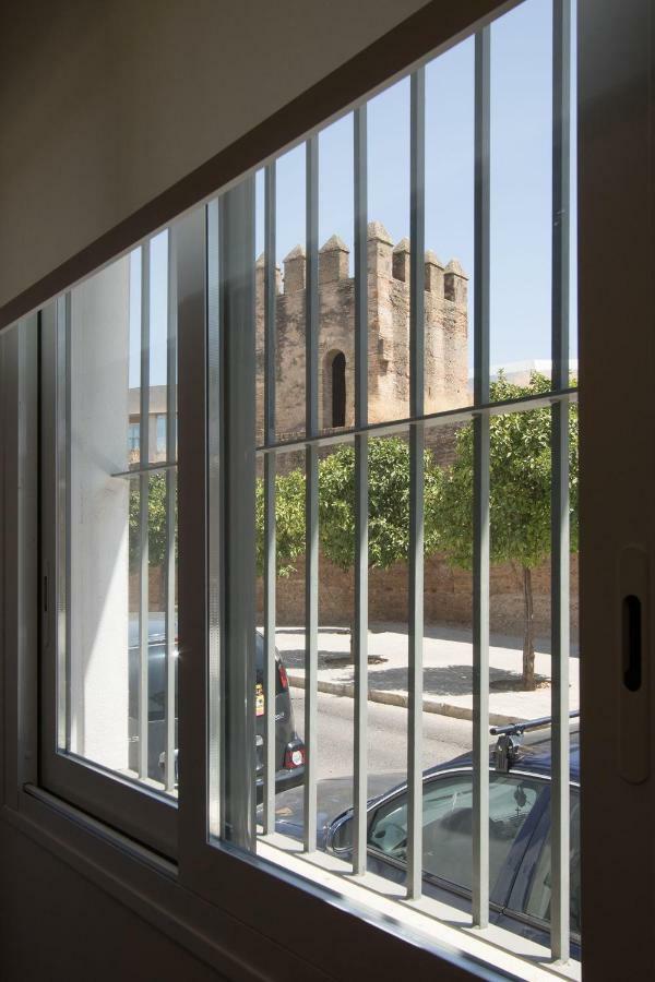 Murallas De Sevilla Apartamento Con Garaje 4 Pax Bagian luar foto